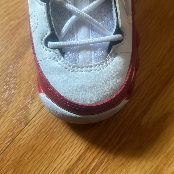 LIKE NEW: Air Jordan 11 Retro with patent leather cherry soles - Picture 8 of 9